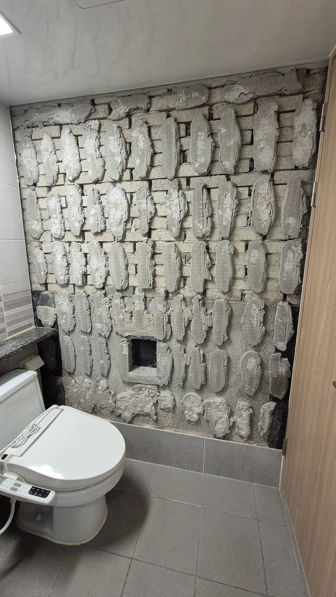 청주 아래 한줄남긴 상부 보수 철거 후