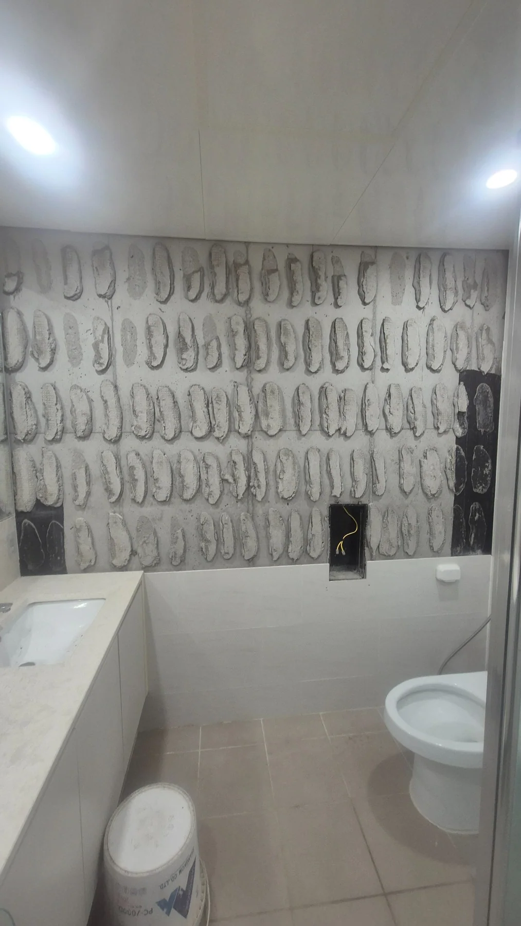 안방욕실 벽타일 교체 철거 후
